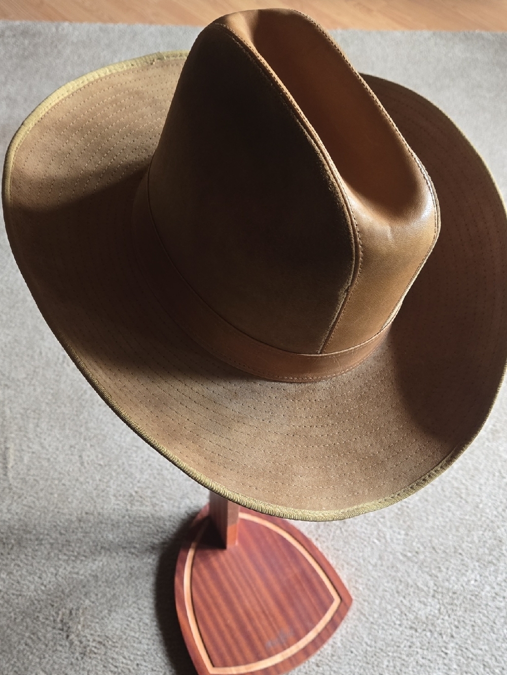 Hush Puppies White Satin-Lined Hat